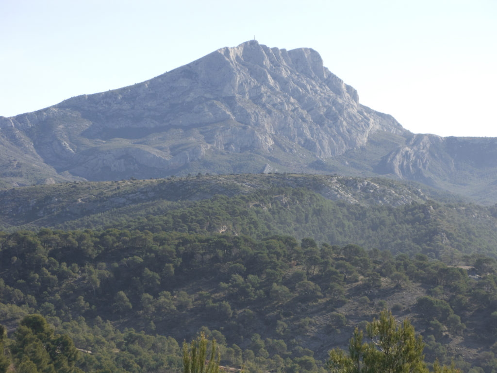 La Montagne SainteVictoire vue du bosquet du Château Noir, vers 1904